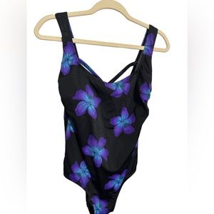 Croft and barrow beautiful one piece swimsuit